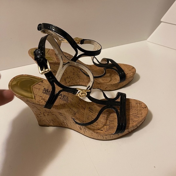 Michael Kors Patent Leather Wedge Sandals new conditions - Picture 12 of 15